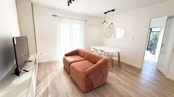 77.000 USD Nicolás de Arredondo 2200 35.2 m² totales 32.6 m² cubiertos 2 ambientes 1 baños VENTA DTO 2 AMB. TOTALMENTE EQUIPADO - CASTELAR Corredores responsables: Silvana Inés Palini CPI 8862 / CMCPM 2955 Maricel Kelezuki REMAX Vita Whatsapp