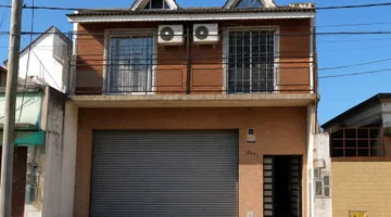 59.000 USD Avenida Mitre 5000 57.79 m² terreno 57.79 m² totales 54.6 m² cubiertos 2 ambientes 1 baños VENTA PH 2 AMB BALCON FRENTE APTO CREDITO Corredores responsables: Silvana Inés Palini CPI 8862 / CMCPM 2955 Andrea Salvadori REMAX Vita Whatsapp