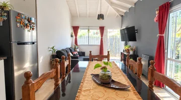 89.000 USD El Colibri 1000 152 m² totales 45 m² cubiertos 2 ambientes 1 baños VENTA PH 2 AMBIENTES QUINCHO PARRILLA FONDO PILAR Corredores responsables: Silvana Inés Palini CPI 8862 / CMCPM 2955 Norberto Toto REMAX Vita Whatsapp